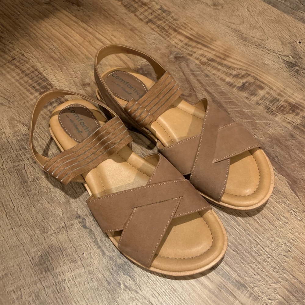 Comfortiva brown sandals size 9